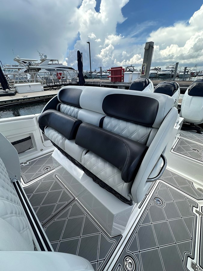 https://arconyachts.ams3.digitaloceanspaces.com/165290/conversions/large_4799776-optimize.jpg