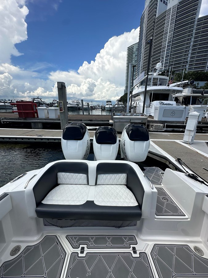 https://arconyachts.ams3.digitaloceanspaces.com/165296/conversions/large_4799778-optimize.jpg