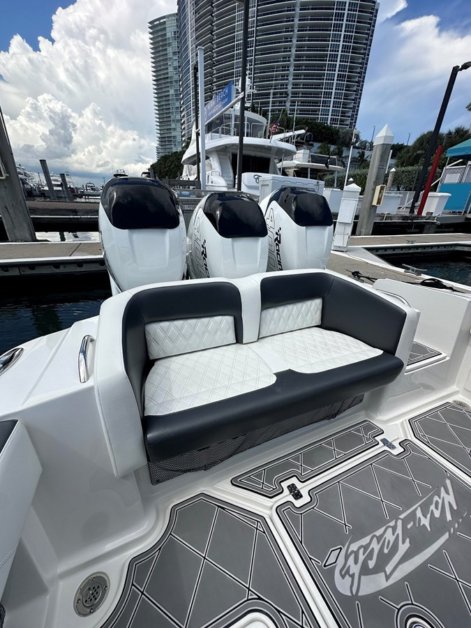 https://arconyachts.ams3.digitaloceanspaces.com/165299/conversions/large_4799779-optimize.jpg
