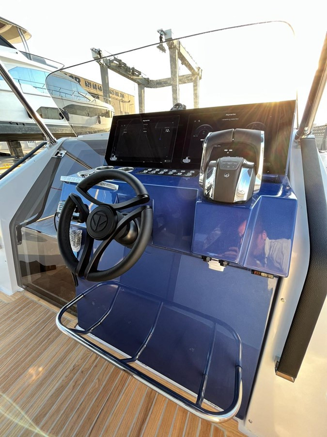 https://arconyachts.ams3.digitaloceanspaces.com/165455/conversions/large_3723920-optimize.jpg