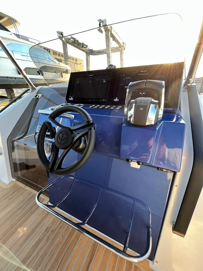 https://arconyachts.ams3.digitaloceanspaces.com/165466/conversions/large_3723924-optimize.jpg