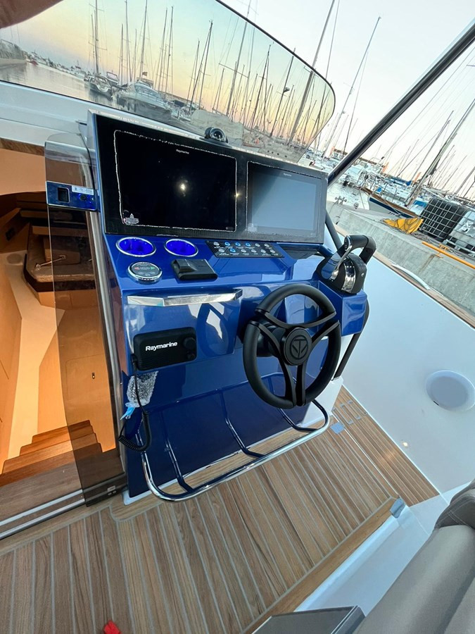 https://arconyachts.ams3.digitaloceanspaces.com/165498/conversions/large_3723934-optimize.jpg