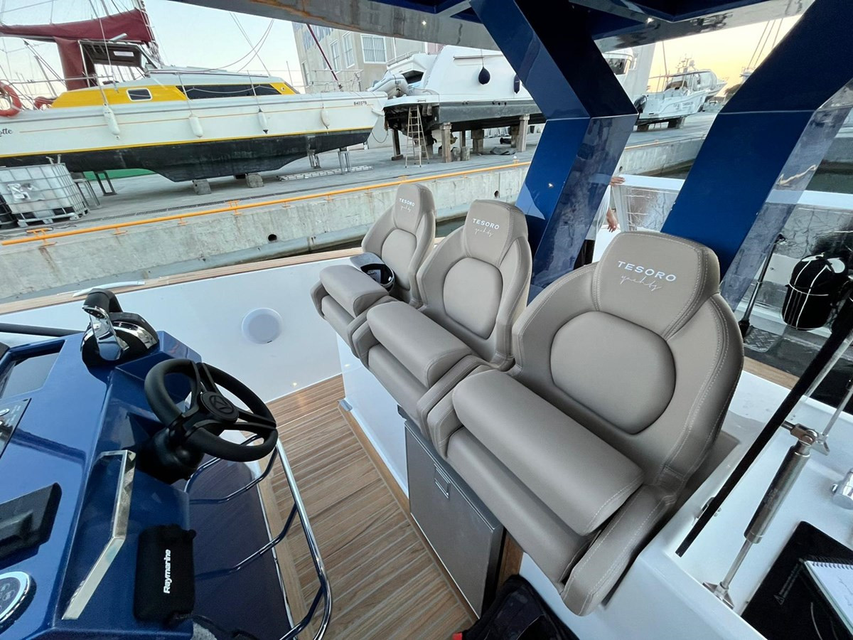 https://arconyachts.ams3.digitaloceanspaces.com/165501/conversions/large_3723935-optimize.jpg
