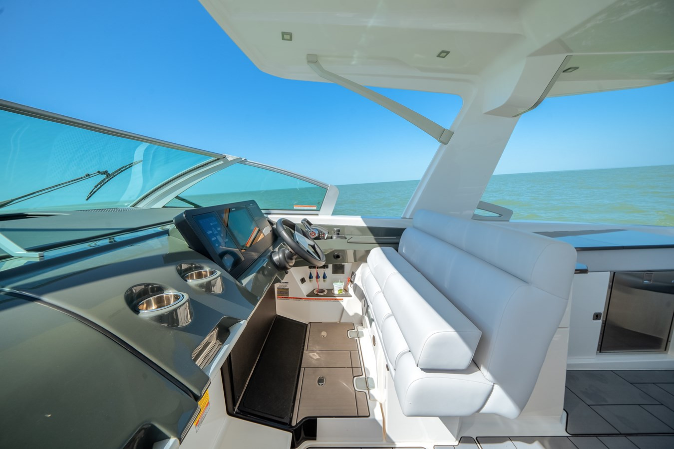 https://arconyachts.ams3.digitaloceanspaces.com/165560/conversions/large_4632893-optimize.jpg