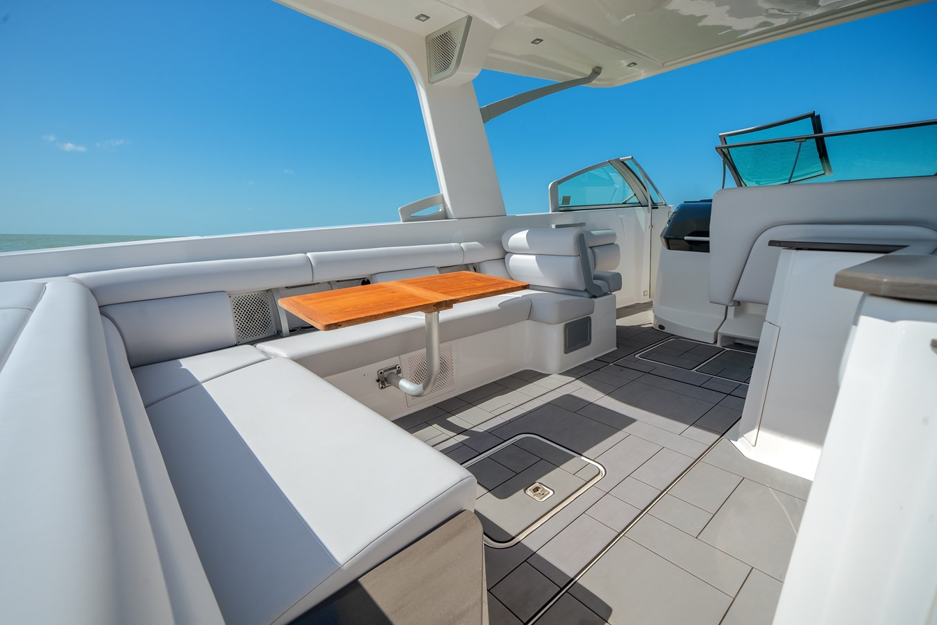 https://arconyachts.ams3.digitaloceanspaces.com/165569/conversions/large_4632888-optimize.jpg