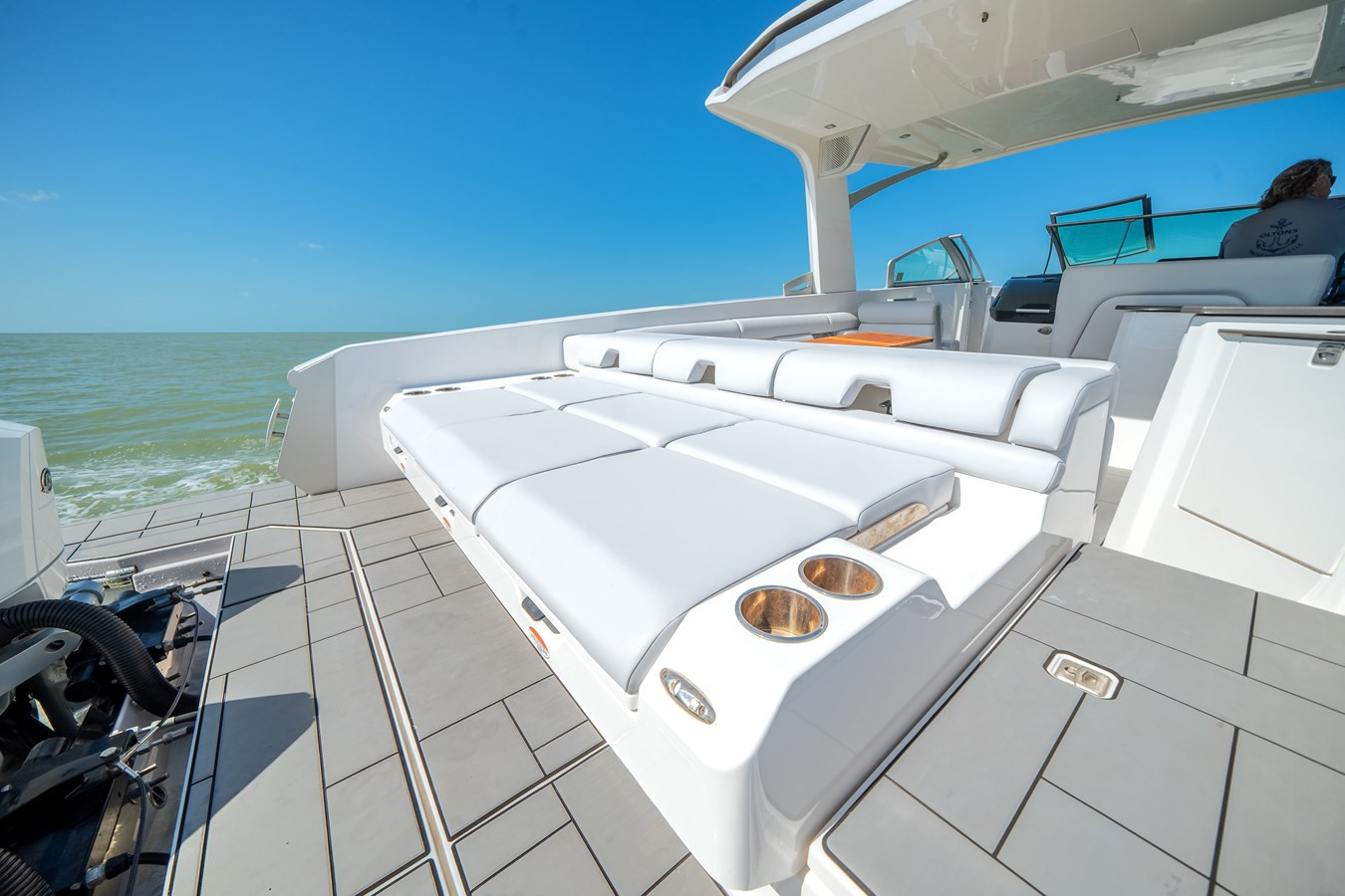 https://arconyachts.ams3.digitaloceanspaces.com/165572/conversions/large_4632886-optimize.jpg