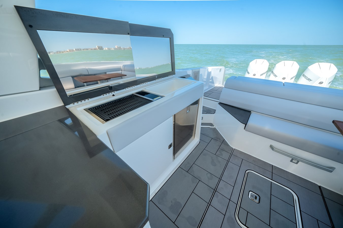 https://arconyachts.ams3.digitaloceanspaces.com/165578/conversions/large_4632890-optimize.jpg