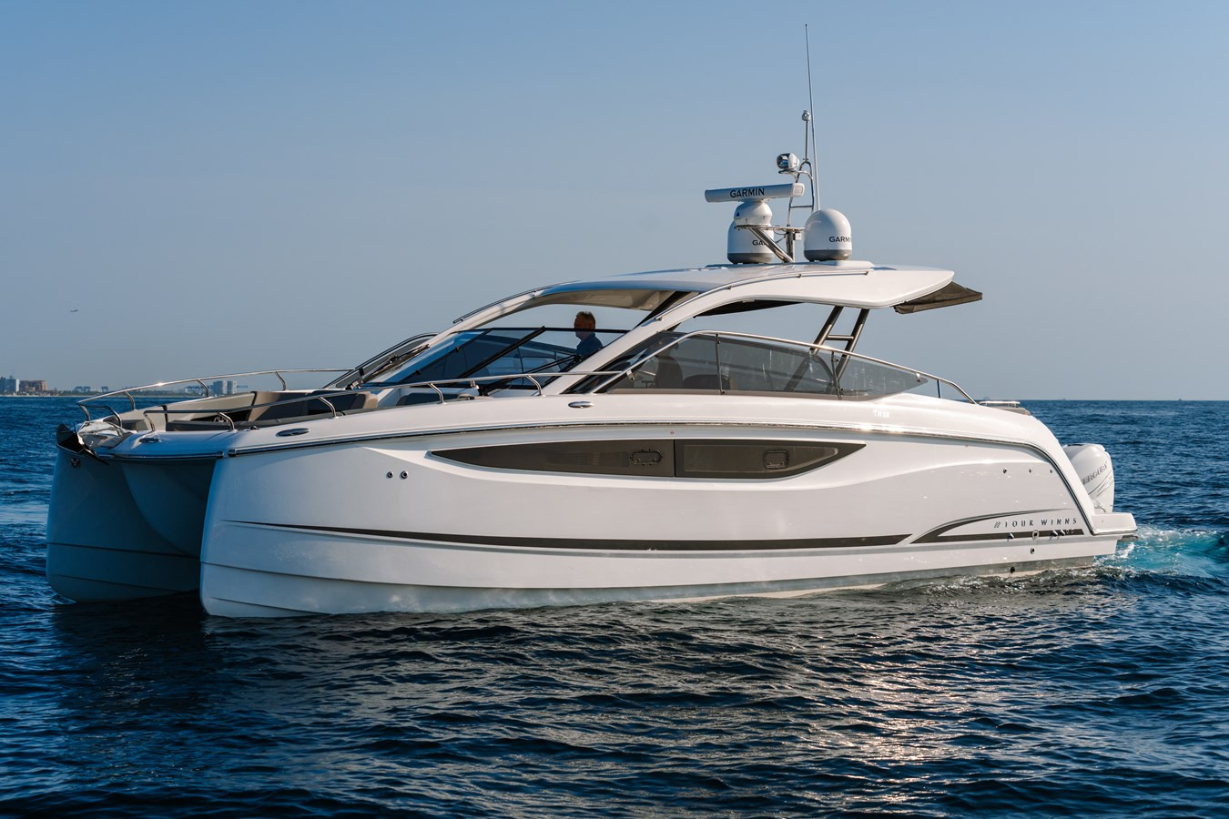 https://arconyachts.ams3.digitaloceanspaces.com/165618/conversions/large_4639973-optimize.jpg