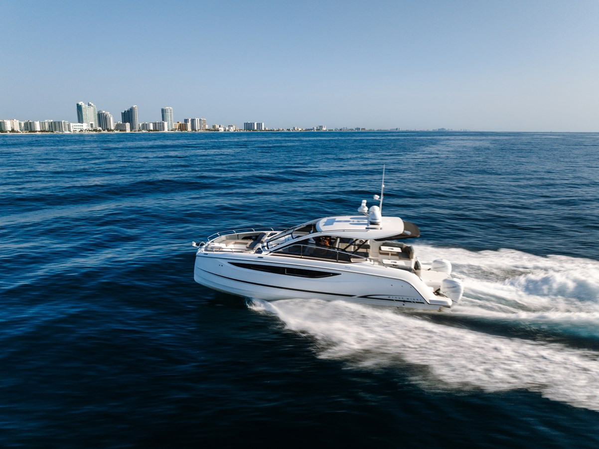 https://arconyachts.ams3.digitaloceanspaces.com/165624/conversions/large_4639967-optimize.jpg