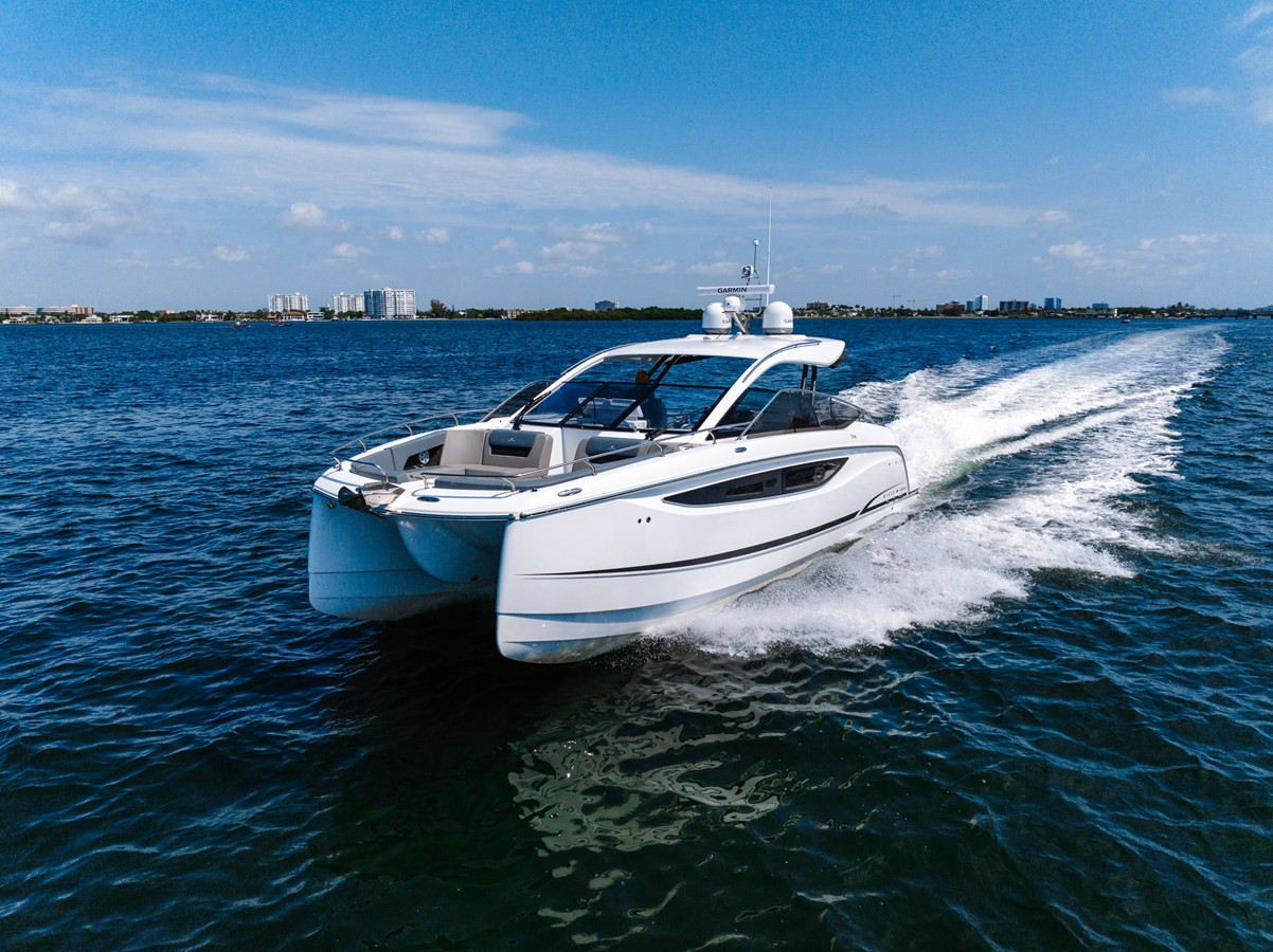 https://arconyachts.ams3.digitaloceanspaces.com/165627/conversions/large_4639972-optimize.jpg