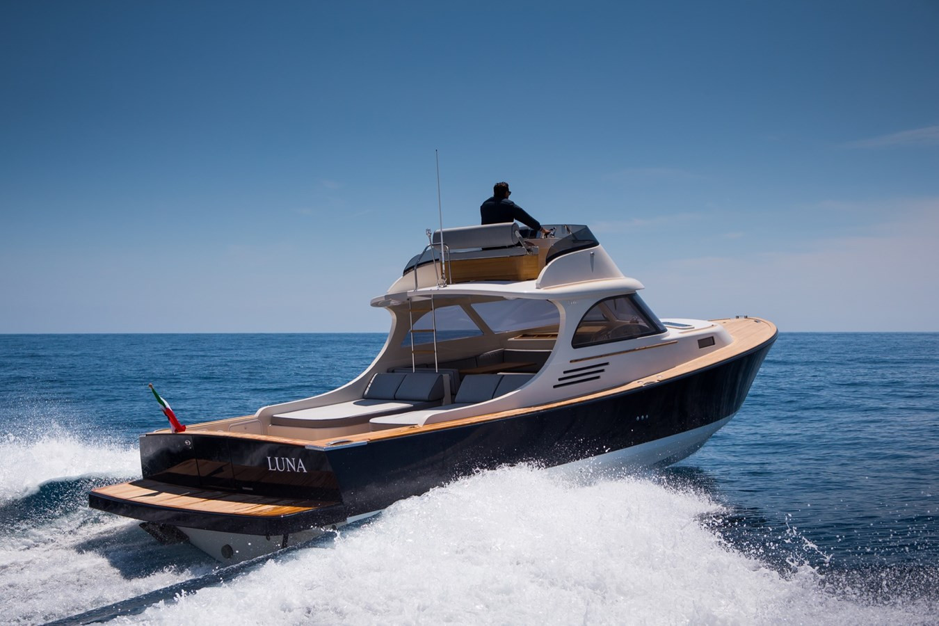 https://arconyachts.ams3.digitaloceanspaces.com/165755/conversions/large_4625739-optimize.jpg