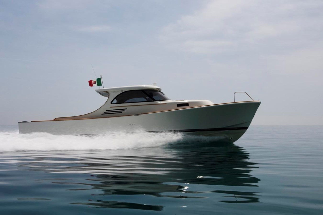 https://arconyachts.ams3.digitaloceanspaces.com/165763/conversions/large_4625711-optimize.jpg