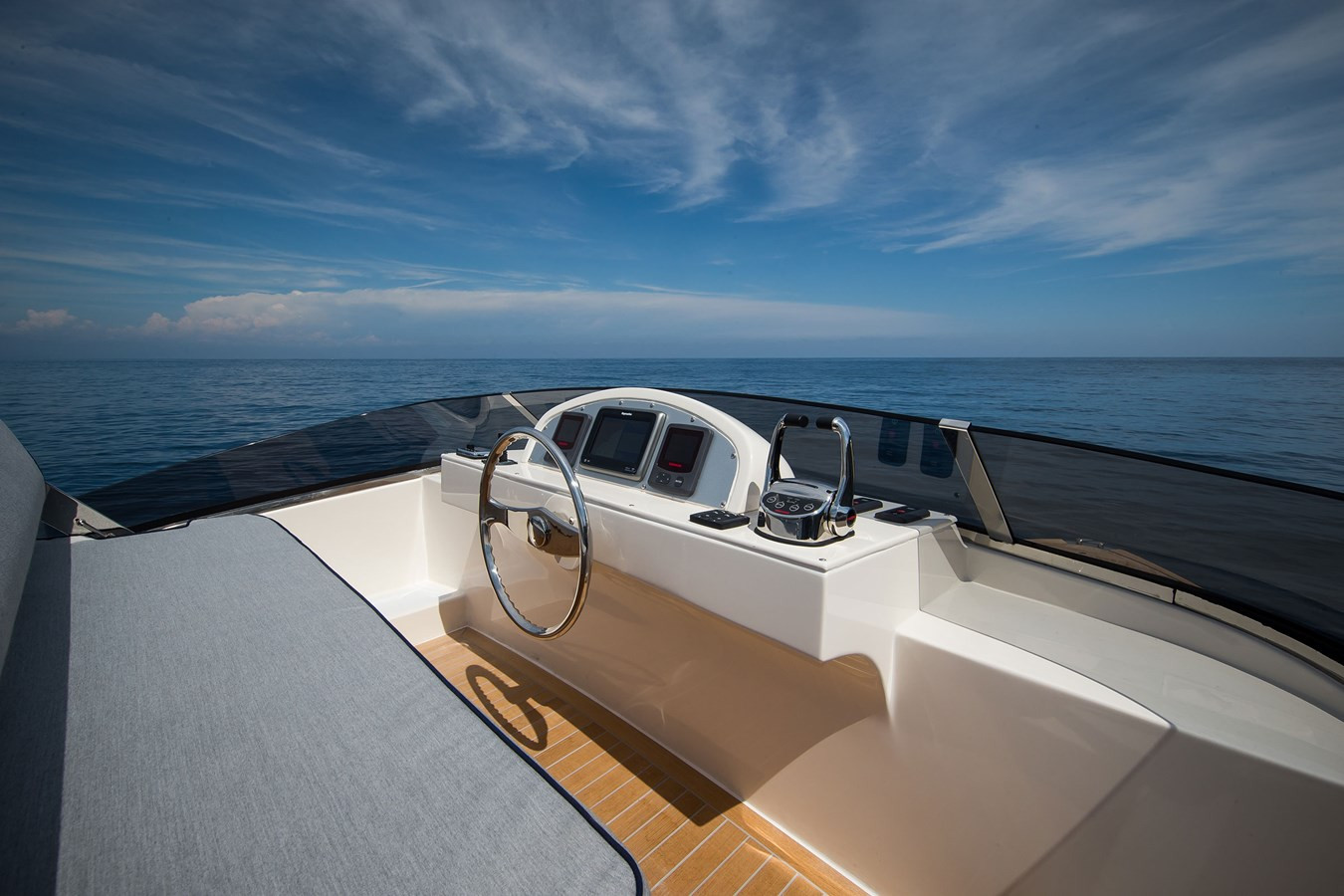 https://arconyachts.ams3.digitaloceanspaces.com/165771/conversions/large_4625744-optimize.jpg