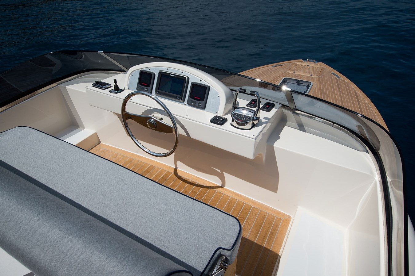 https://arconyachts.ams3.digitaloceanspaces.com/165774/conversions/large_4625745-optimize.jpg