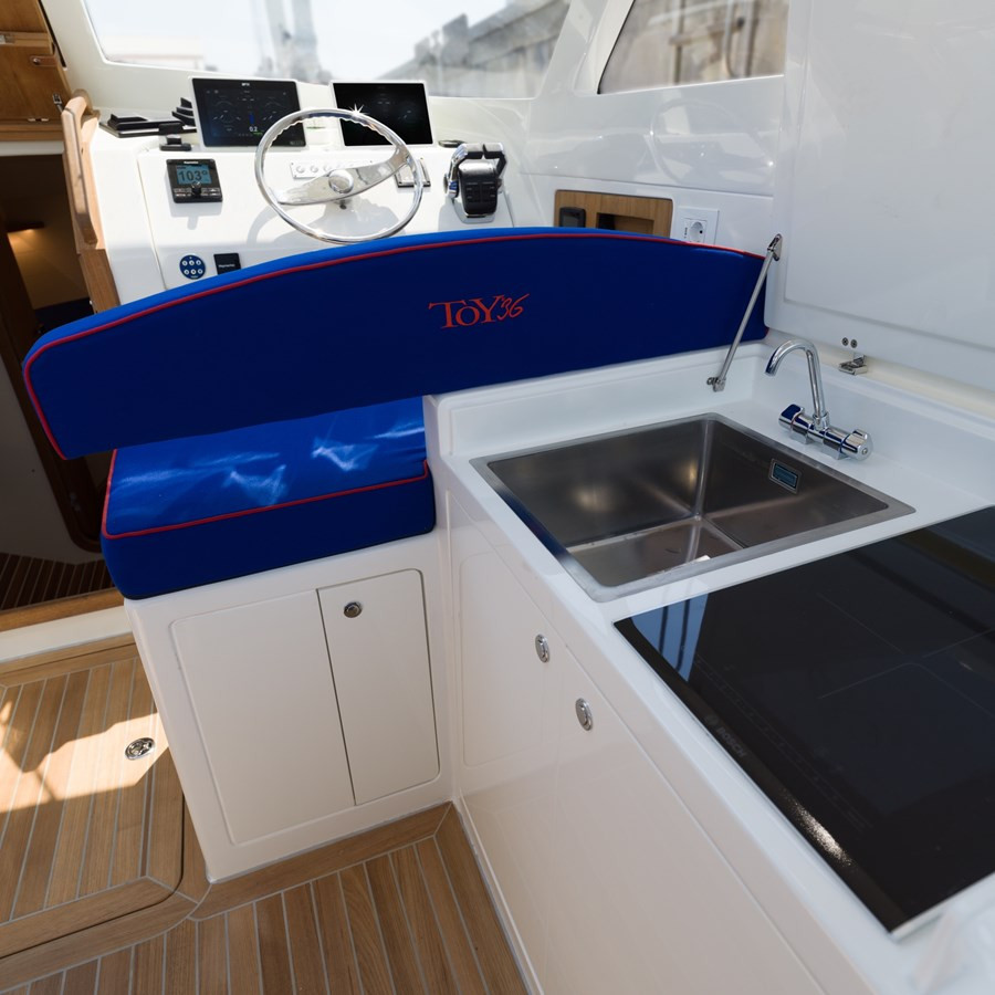 https://arconyachts.ams3.digitaloceanspaces.com/165778/conversions/large_4625716-optimize.jpg