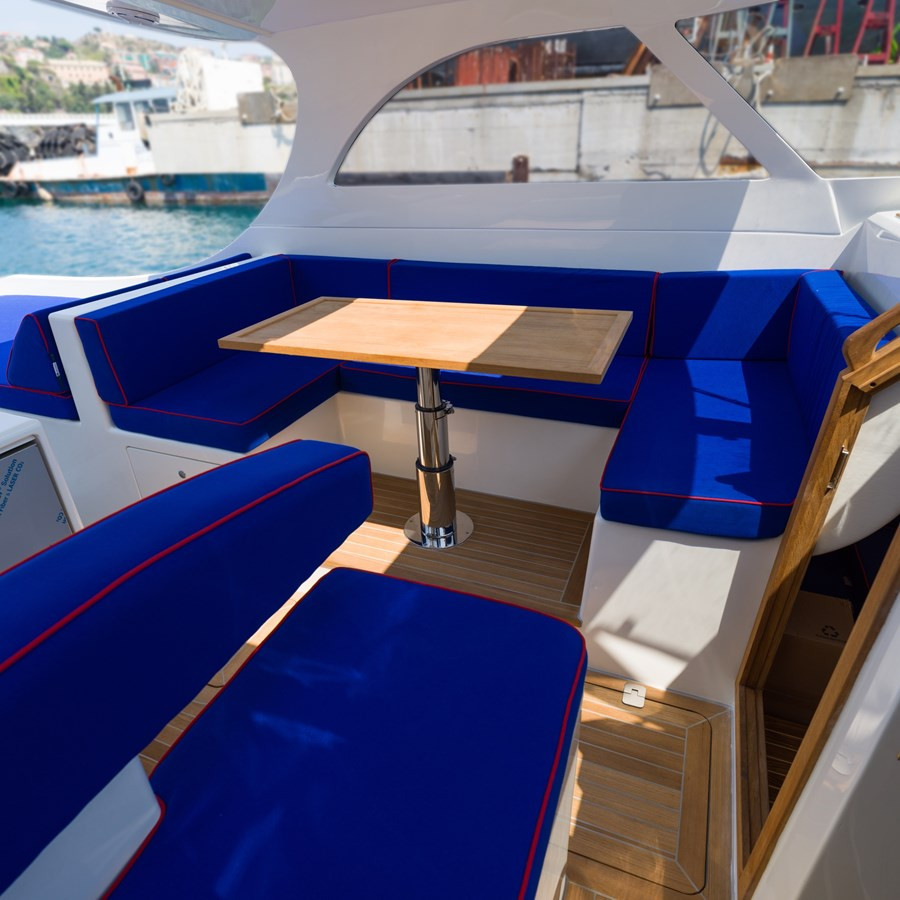 https://arconyachts.ams3.digitaloceanspaces.com/165781/conversions/large_4625717-optimize.jpg