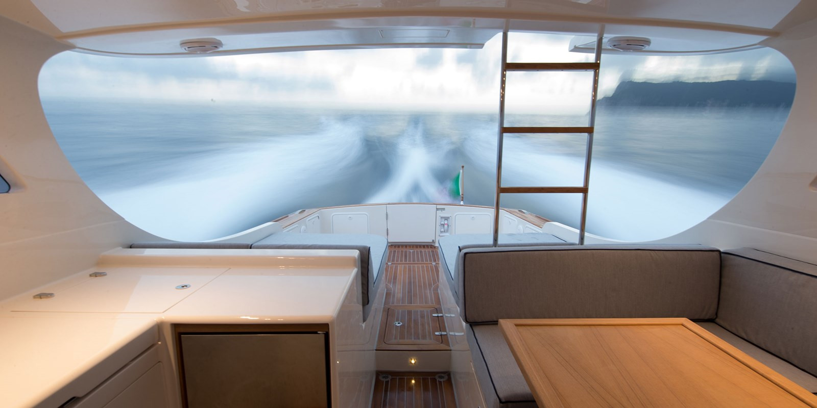 https://arconyachts.ams3.digitaloceanspaces.com/165783/conversions/large_4625748-optimize.jpg