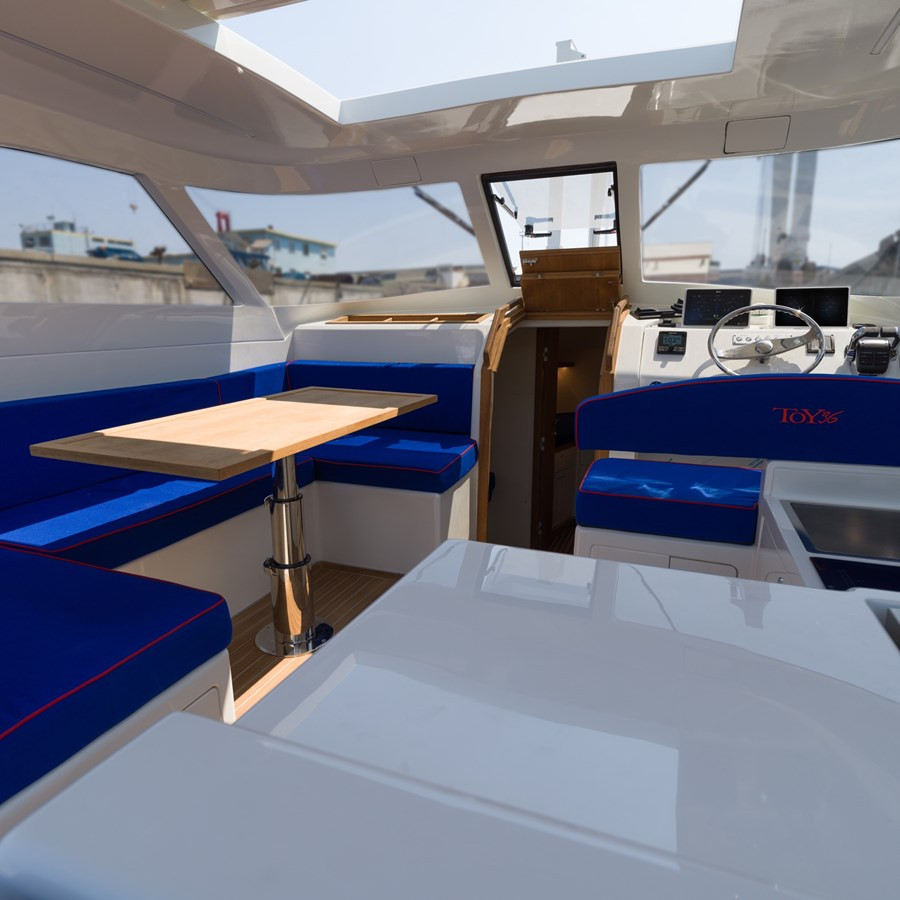 https://arconyachts.ams3.digitaloceanspaces.com/165784/conversions/large_4625718-optimize.jpg