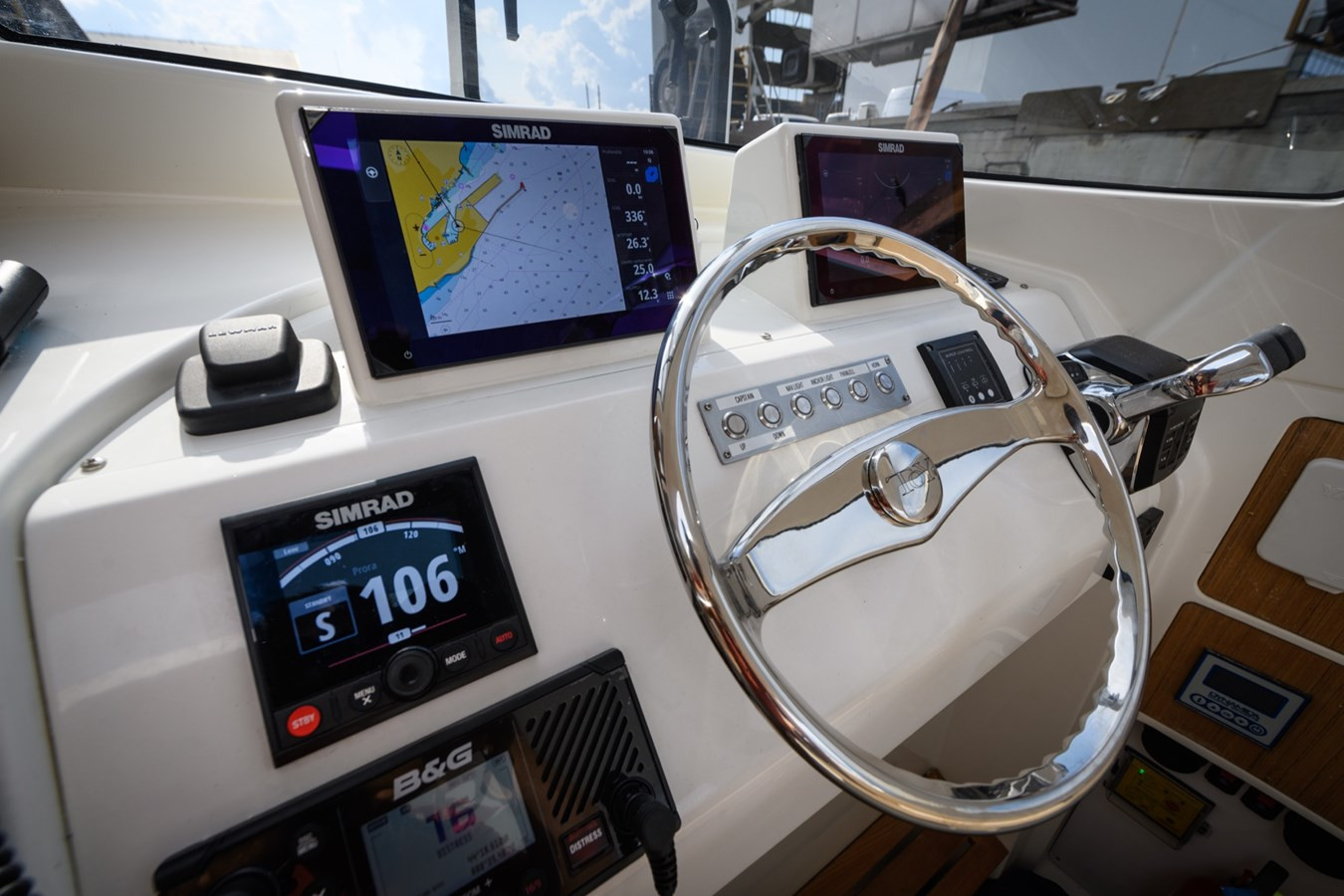 https://arconyachts.ams3.digitaloceanspaces.com/165787/conversions/large_4625719-optimize.jpg
