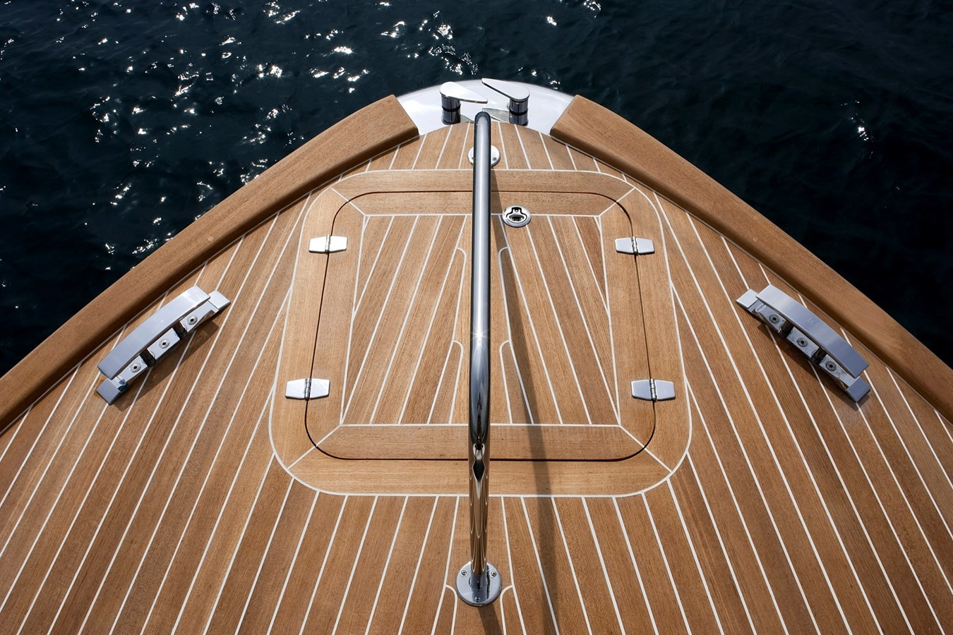 https://arconyachts.ams3.digitaloceanspaces.com/165799/conversions/large_4625753-optimize.jpg