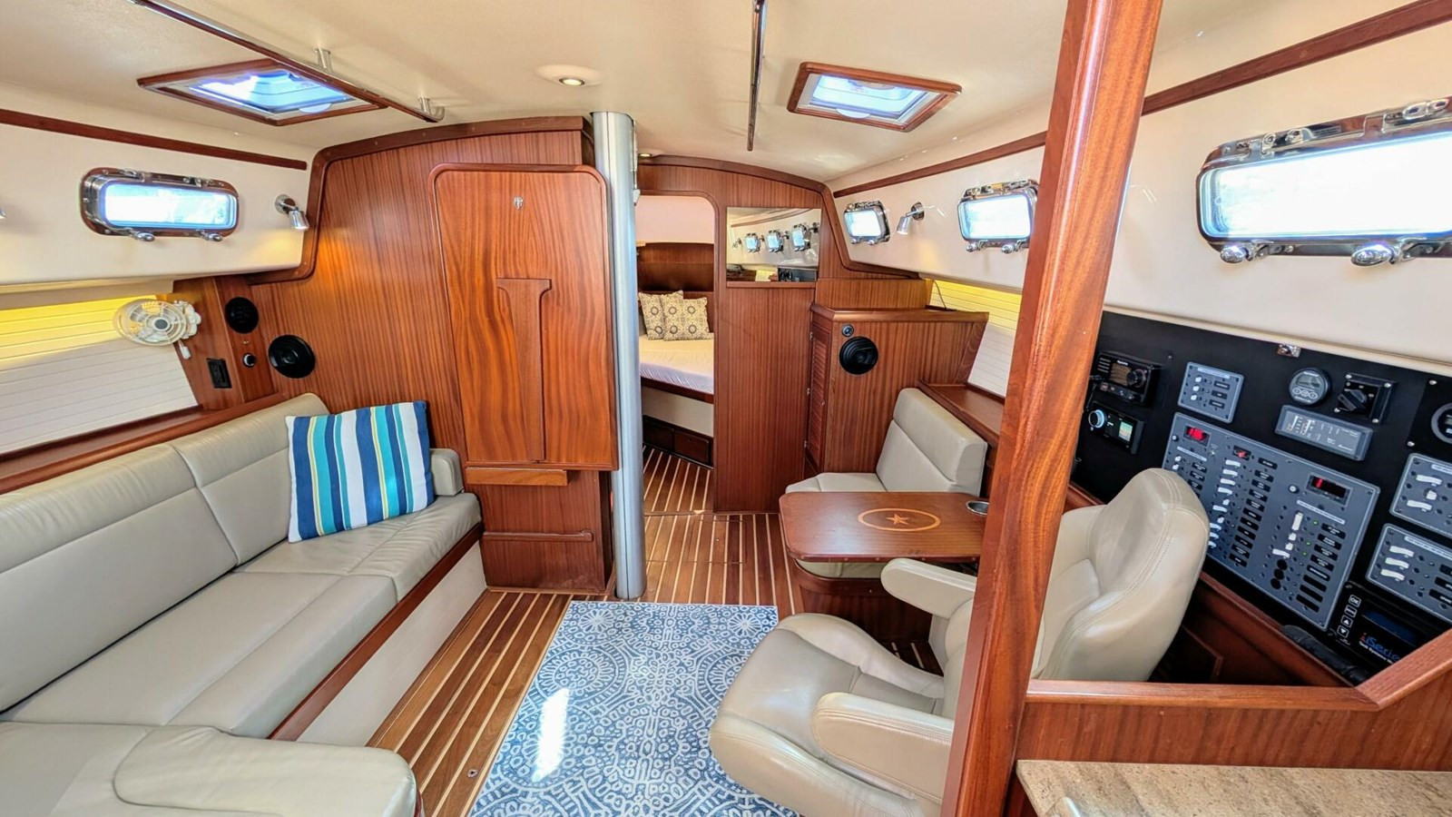 https://arconyachts.ams3.digitaloceanspaces.com/165830/conversions/large_4626131-optimize.jpg