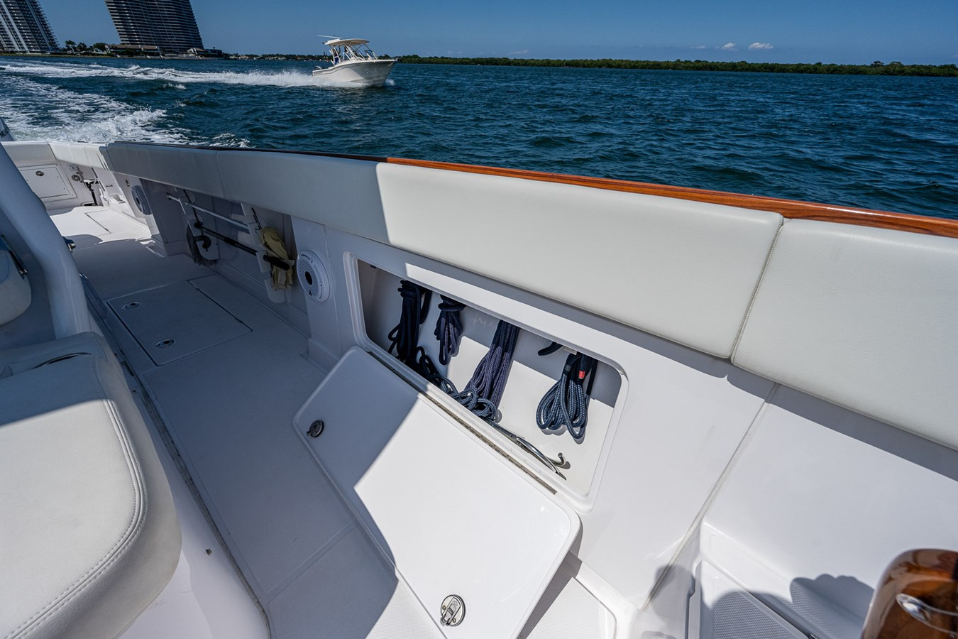 https://arconyachts.ams3.digitaloceanspaces.com/165913/conversions/large_4726607-optimize.jpg