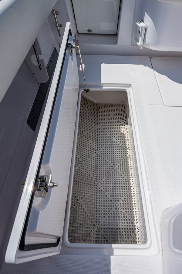 https://arconyachts.ams3.digitaloceanspaces.com/165930/conversions/large_4726615-optimize.jpg
