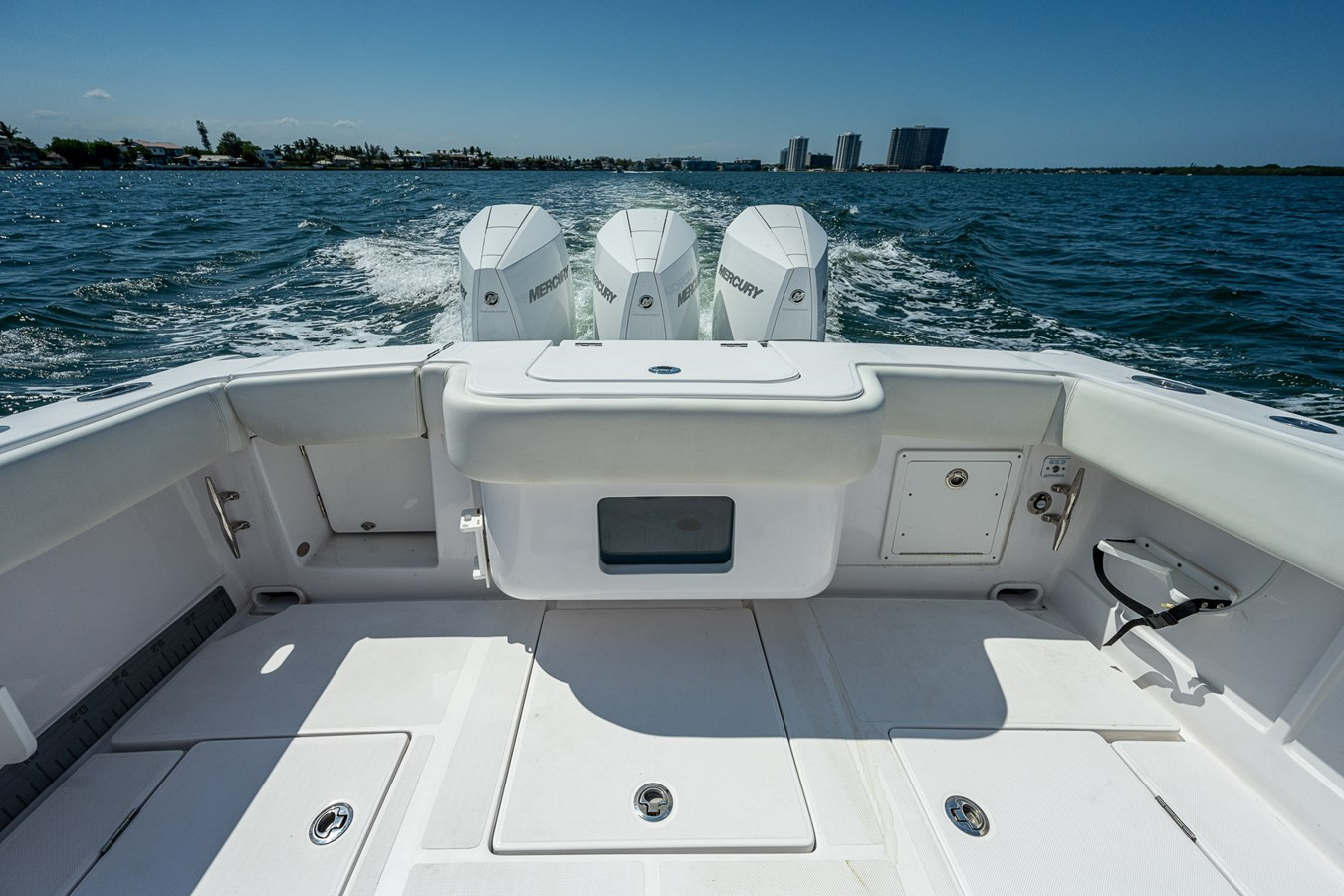 https://arconyachts.ams3.digitaloceanspaces.com/165943/conversions/large_4726620-optimize.jpg