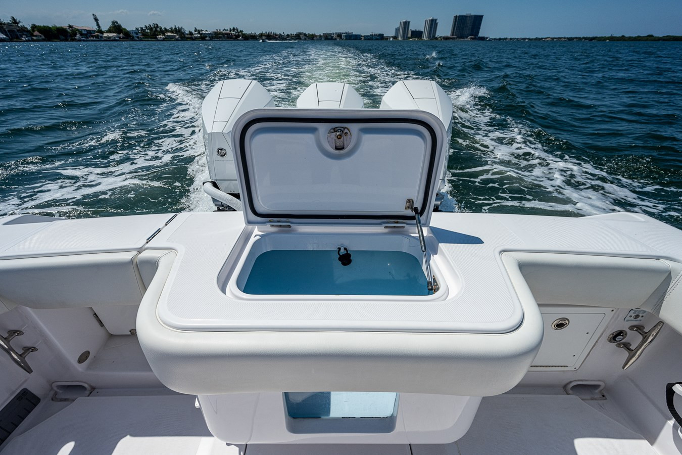 https://arconyachts.ams3.digitaloceanspaces.com/165946/conversions/large_4726621-optimize.jpg