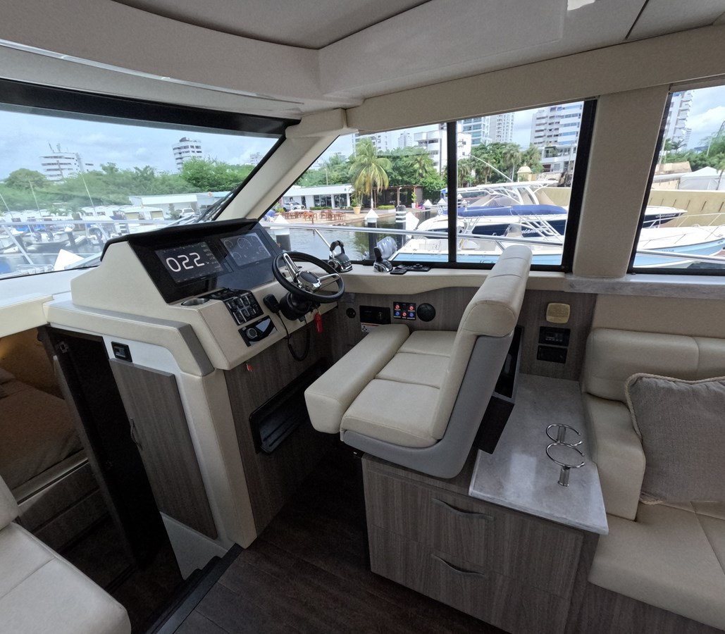 https://arconyachts.ams3.digitaloceanspaces.com/165995/conversions/large_3951069-optimize.jpg