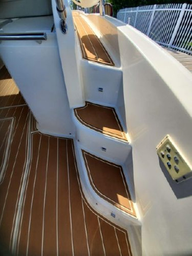 https://arconyachts.ams3.digitaloceanspaces.com/166000/conversions/large_3089240-optimize.jpg
