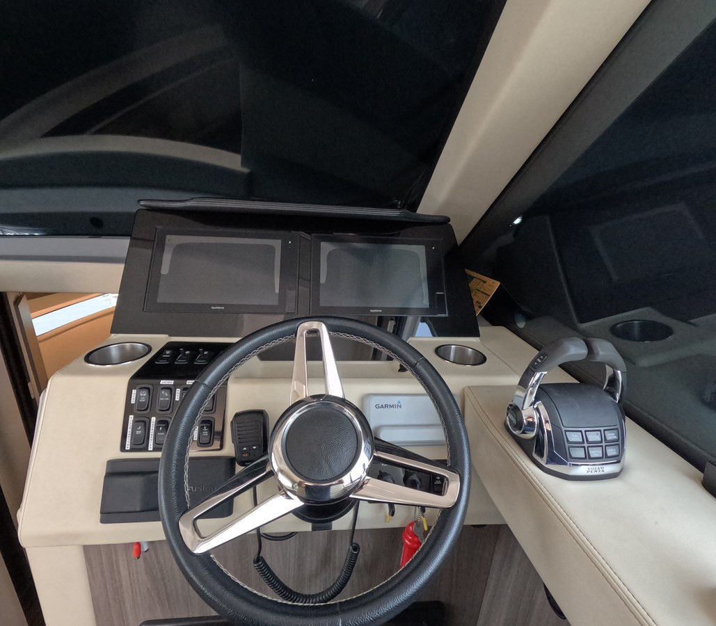 https://arconyachts.ams3.digitaloceanspaces.com/166004/conversions/large_3951072-optimize.jpg