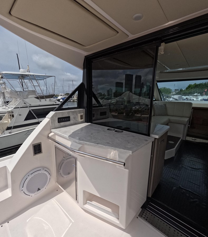 https://arconyachts.ams3.digitaloceanspaces.com/166016/conversions/large_3951076-optimize.jpg