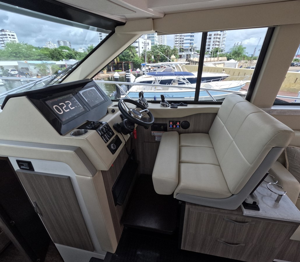 https://arconyachts.ams3.digitaloceanspaces.com/166022/conversions/large_3951078-optimize.jpg