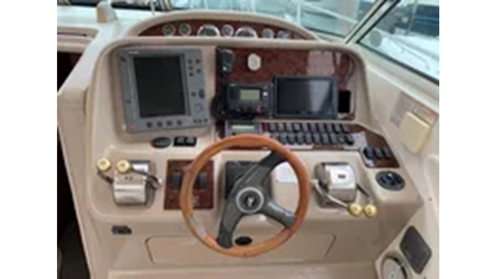 https://arconyachts.ams3.digitaloceanspaces.com/166223/conversions/large_4322889-optimize.jpg