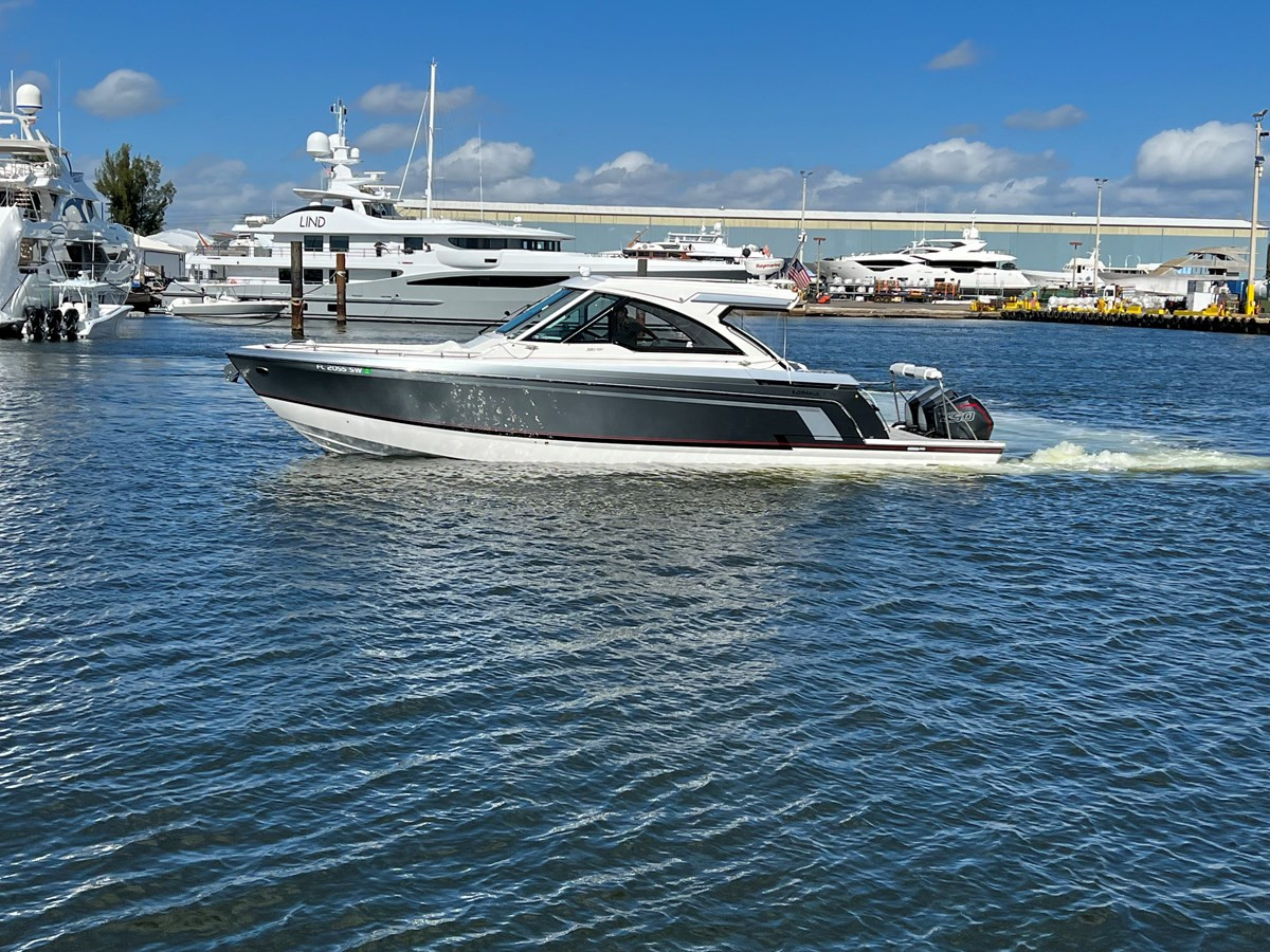 https://arconyachts.ams3.digitaloceanspaces.com/166326/conversions/large_3478594-optimize.jpg