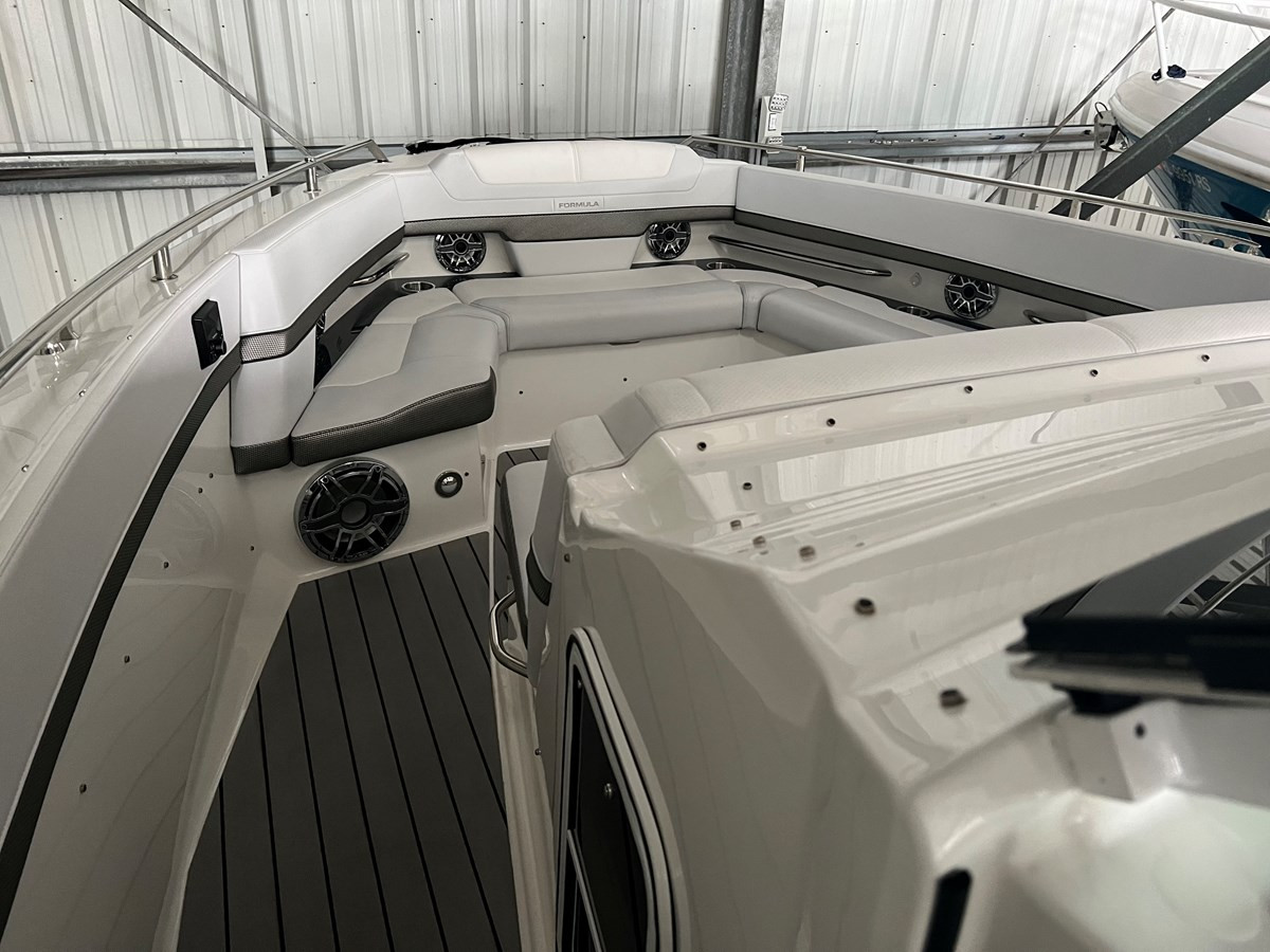 https://arconyachts.ams3.digitaloceanspaces.com/166329/conversions/large_3478595-optimize.jpg