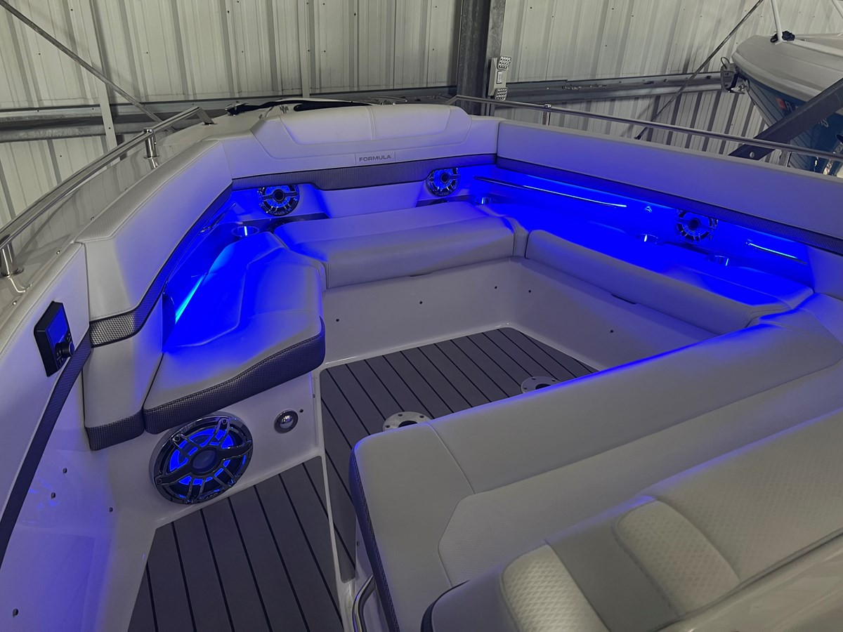 https://arconyachts.ams3.digitaloceanspaces.com/166332/conversions/large_3478596-optimize.jpg