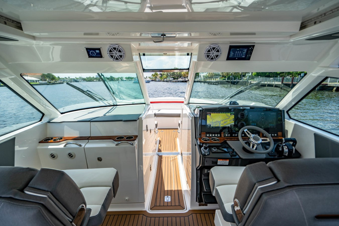 https://arconyachts.ams3.digitaloceanspaces.com/166422/conversions/large_3551324-optimize.jpg