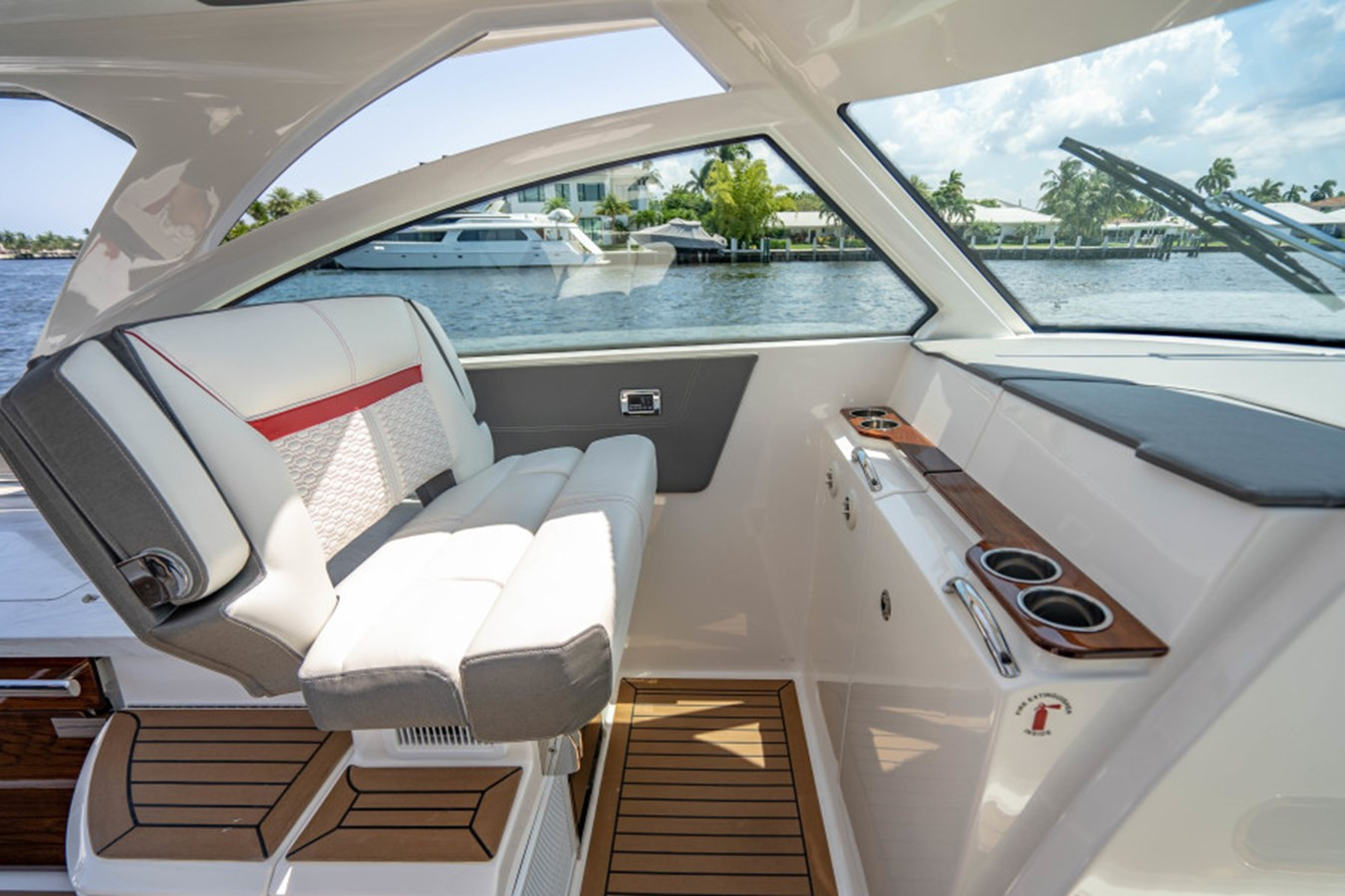 https://arconyachts.ams3.digitaloceanspaces.com/166436/conversions/large_3551329-optimize.jpg