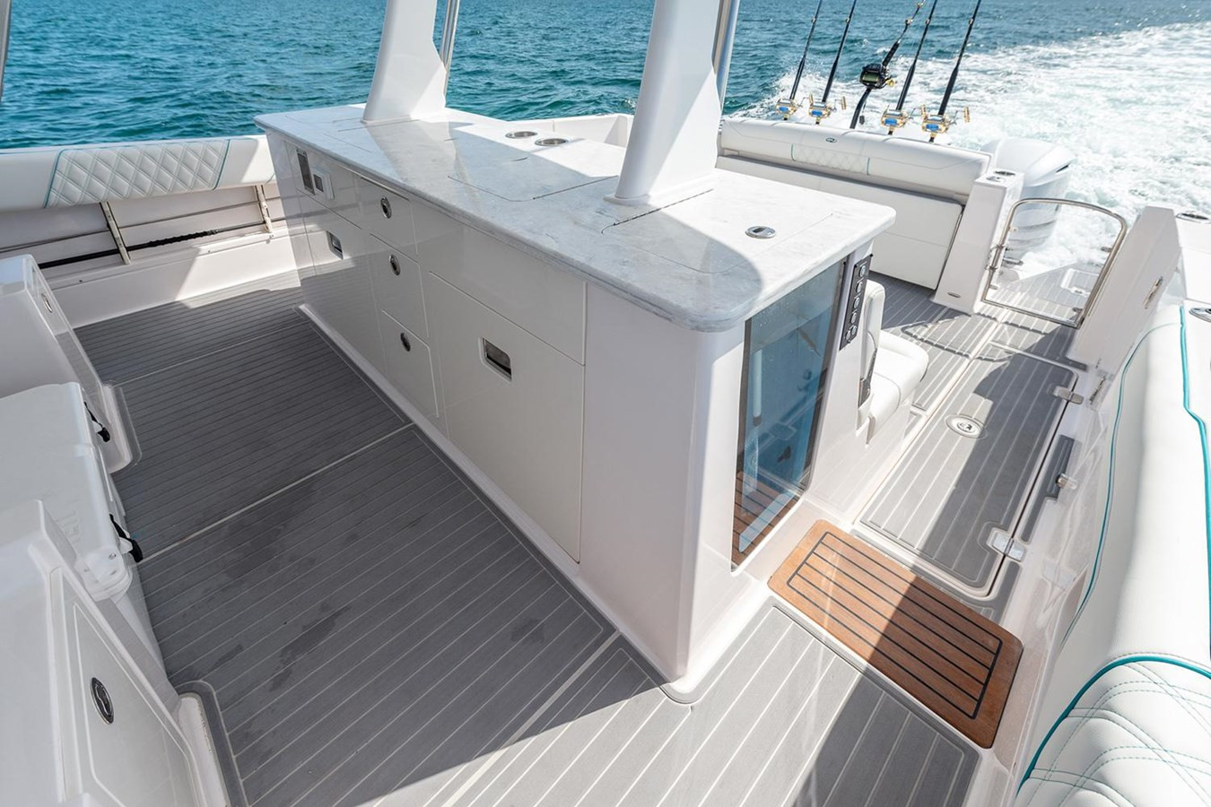 https://arconyachts.ams3.digitaloceanspaces.com/166445/conversions/large_3609133-optimize.jpg