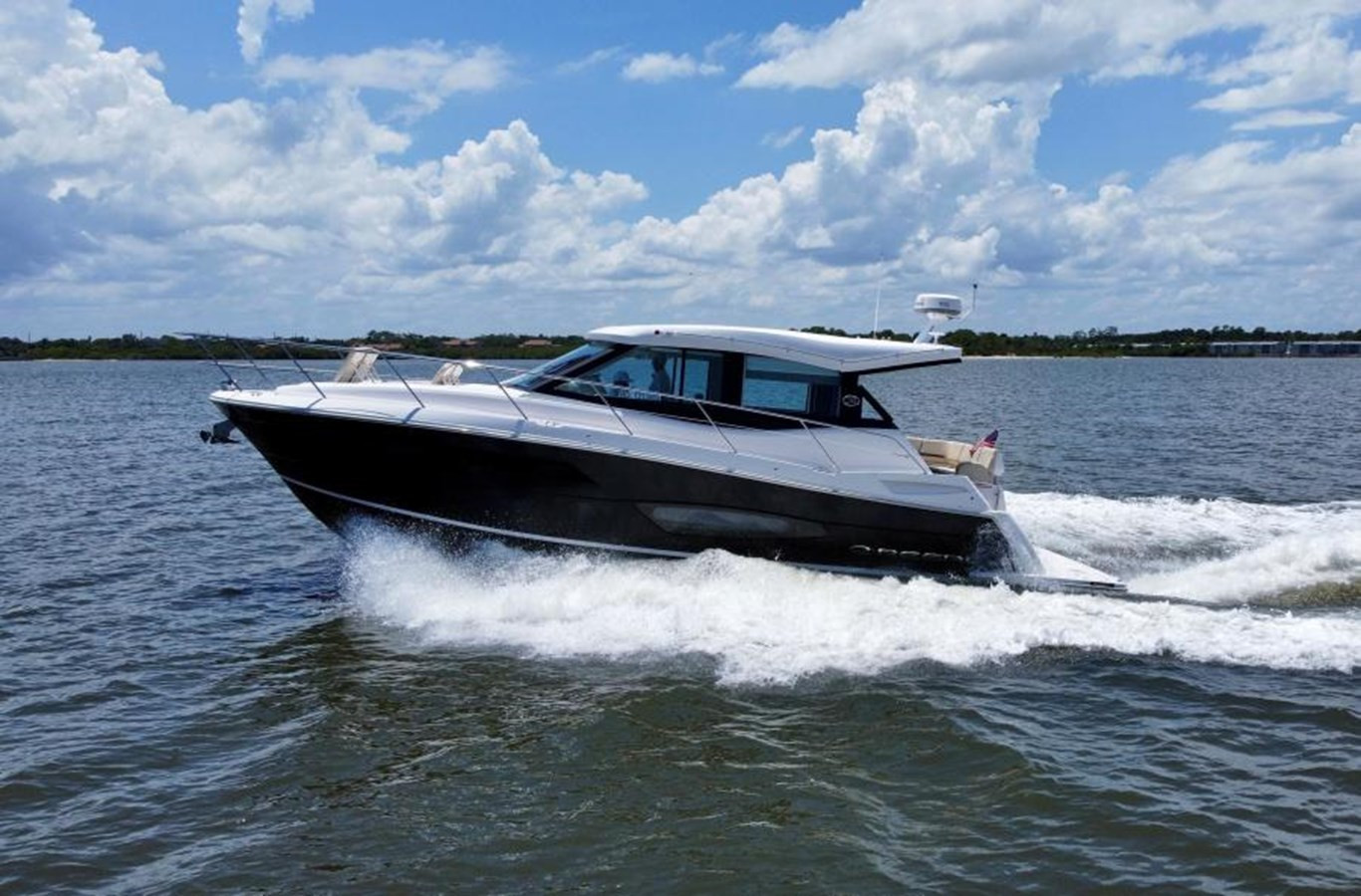 https://arconyachts.ams3.digitaloceanspaces.com/166490/conversions/large_3775602-optimize.jpg