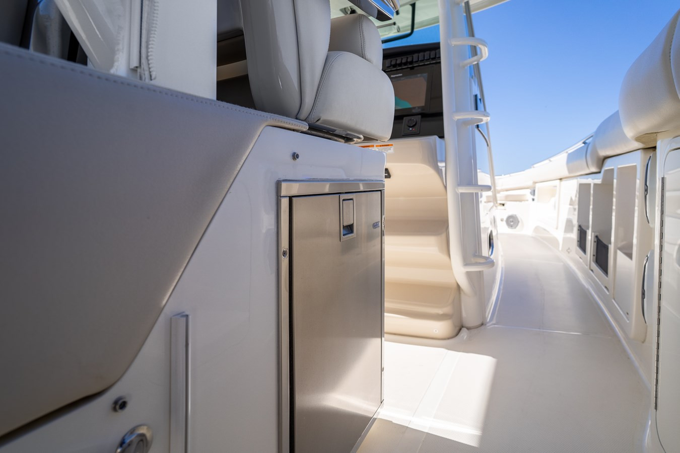 https://arconyachts.ams3.digitaloceanspaces.com/166536/conversions/large_3717335-optimize.jpg