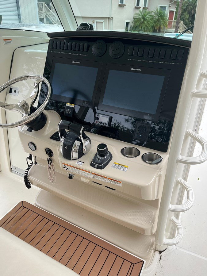 https://arconyachts.ams3.digitaloceanspaces.com/166657/conversions/large_3799188-optimize.jpg