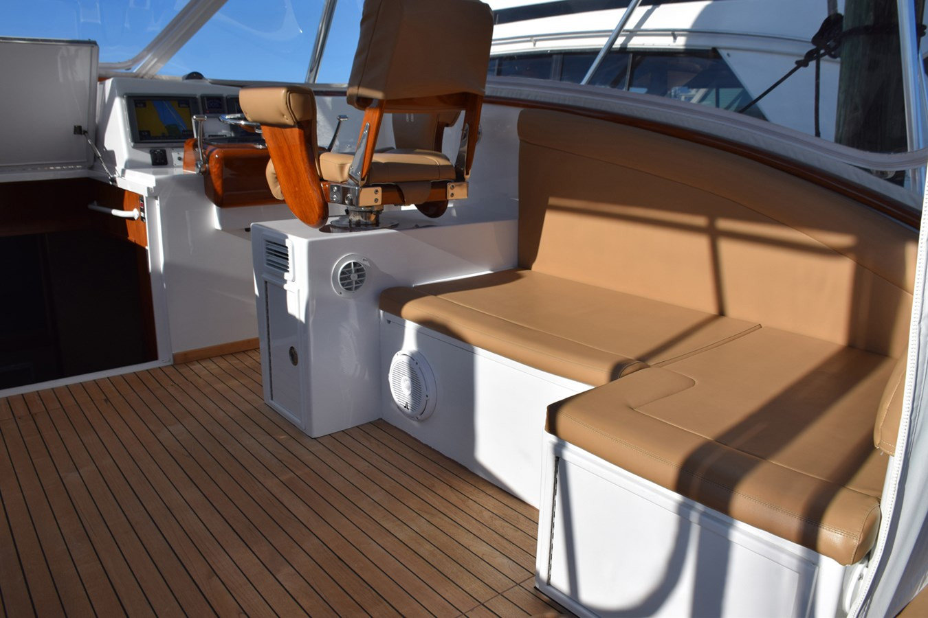 https://arconyachts.ams3.digitaloceanspaces.com/166759/conversions/large_3833281-optimize.jpg