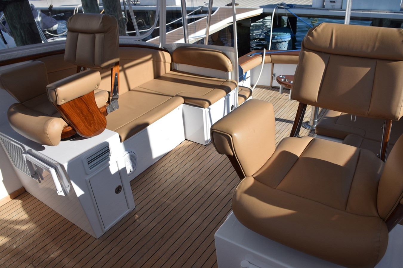 https://arconyachts.ams3.digitaloceanspaces.com/166765/conversions/large_3833283-optimize.jpg