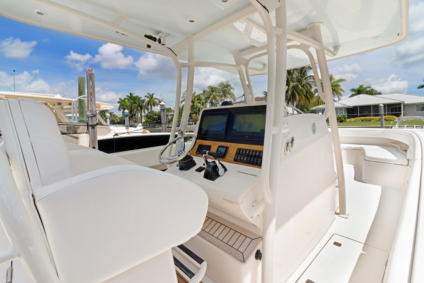 https://arconyachts.ams3.digitaloceanspaces.com/166984/conversions/large_3993817-optimize.jpg