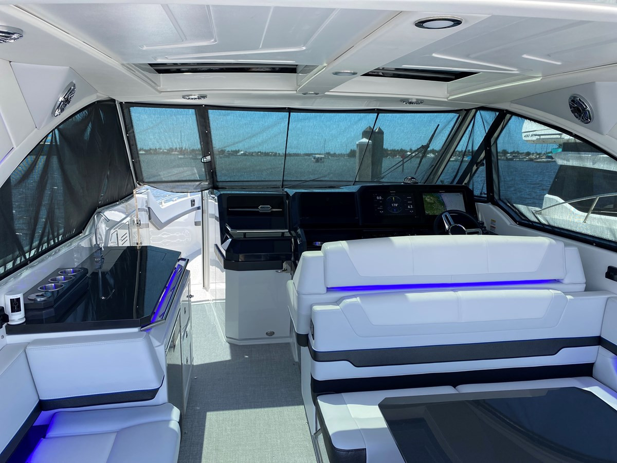 https://arconyachts.ams3.digitaloceanspaces.com/167012/conversions/large_4155956-optimize.jpg