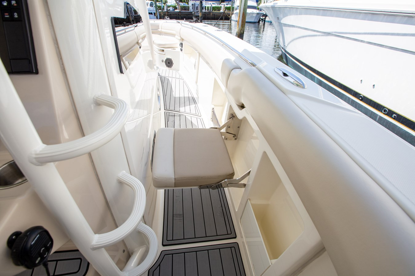 https://arconyachts.ams3.digitaloceanspaces.com/167078/conversions/large_4173050-optimize.jpg