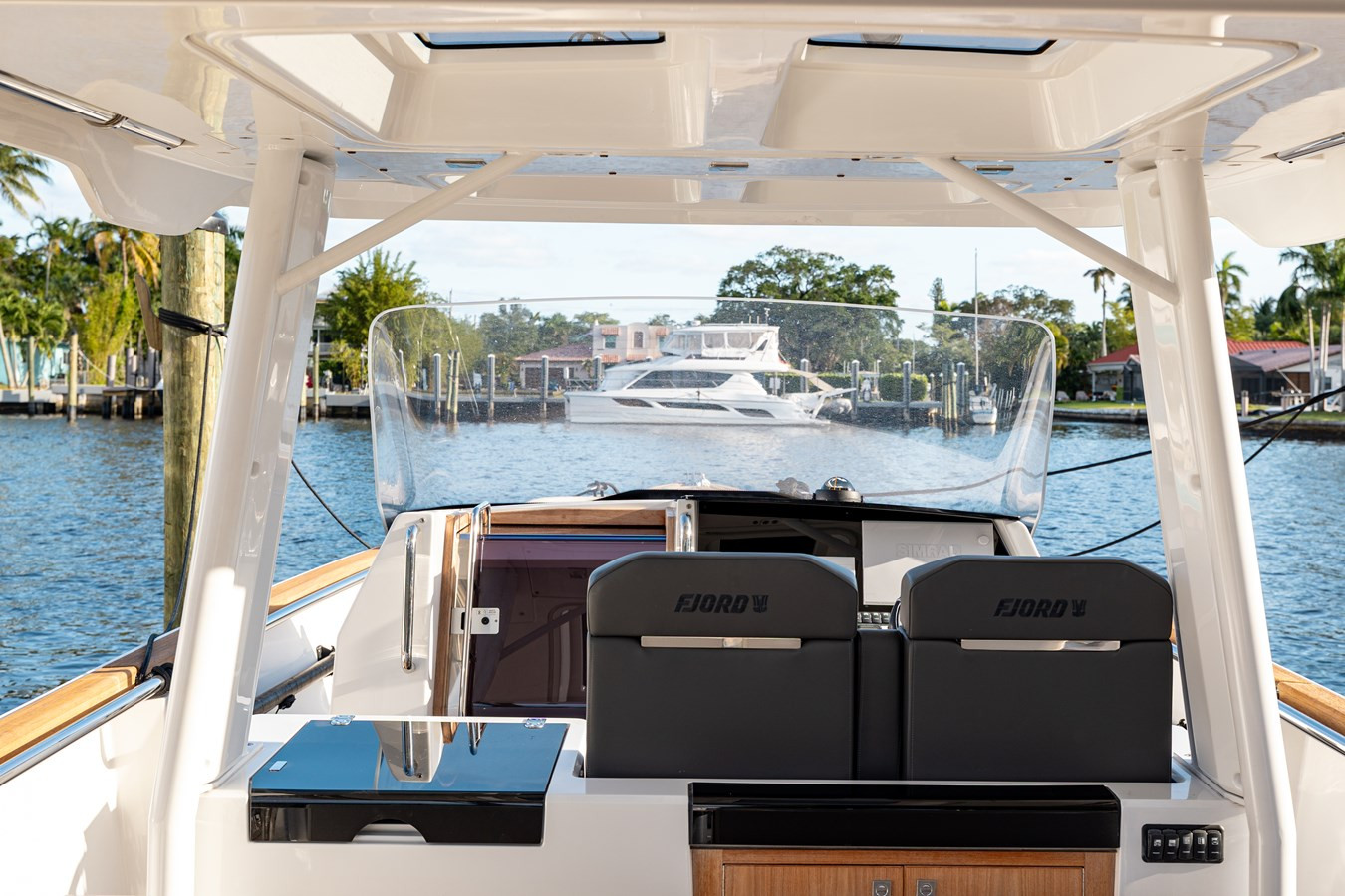 https://arconyachts.ams3.digitaloceanspaces.com/167079/conversions/large_4167582-optimize.jpg